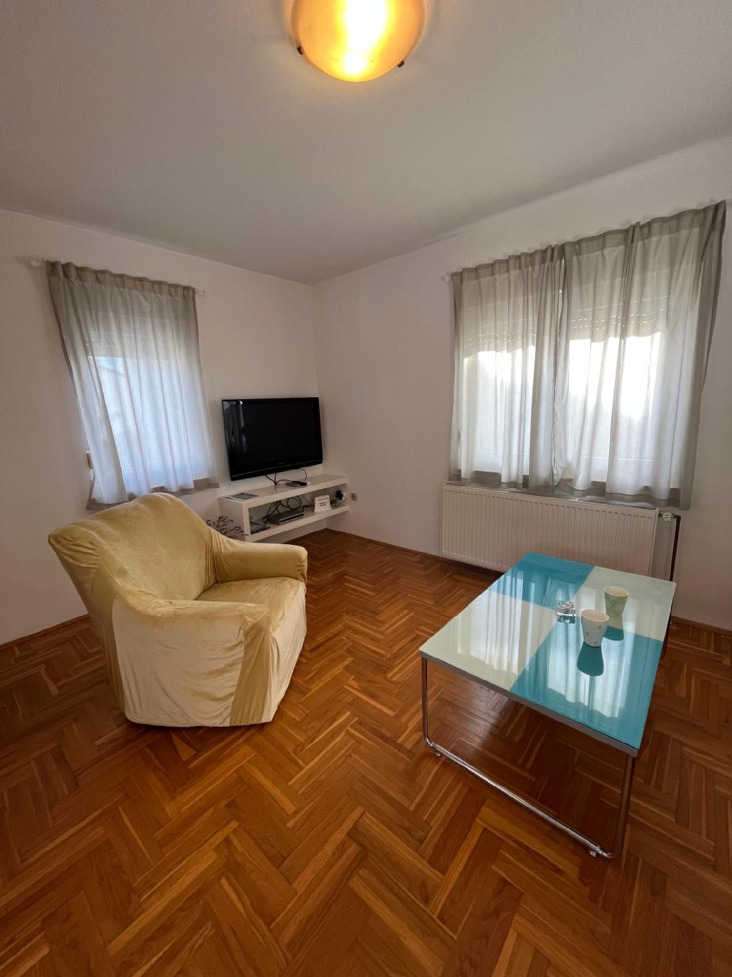 Burle Apartment With Free Private Parking Medulin Exterior foto